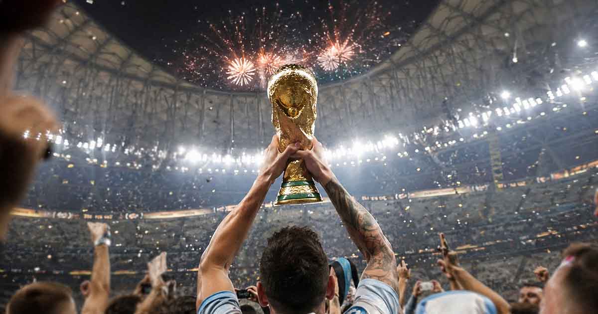 Mundial de Fútbol 2026: Así debes viajar para ahorrarte seis cifras Guía completa de cómo viajar al mundial de fútbol 2026. Incluye mapas, fechas, hospedajes, vuelos y todos los recursos que el viajero que está planificando su viaje al mundial necesita.