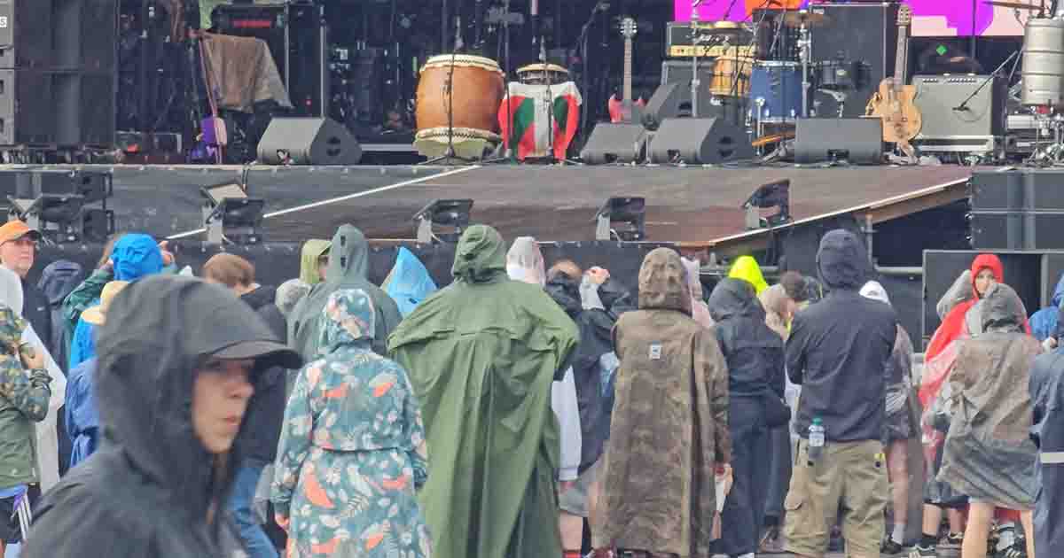 Cómo sobrevivir a un festival con lluvia: 15 trucos que aprendí en Colours of Ostrava Cómo sobrevivir a un festival con lluvia: 15 trucos que aprendí en Colours of Ostrava