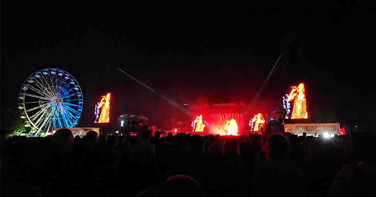 Cómo sobrevivir a un festival con lluvia: 15 trucos que aprendí en Colours of Ostrava Concierto de Moby en el festival