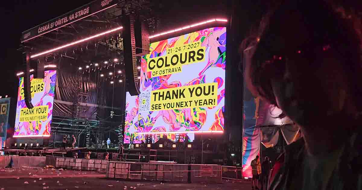 Cómo sobrevivir a un festival con lluvia: 15 trucos que aprendí en Colours of Ostrava Colours of Ostrava 2027