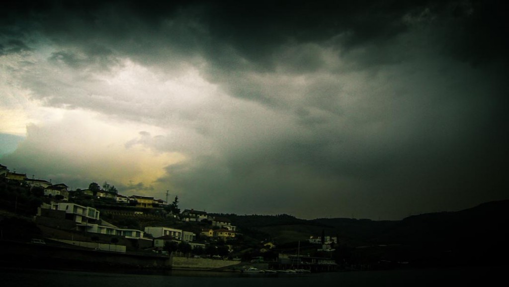Rio Duero (Douro) - Peso da Regua - lluvia